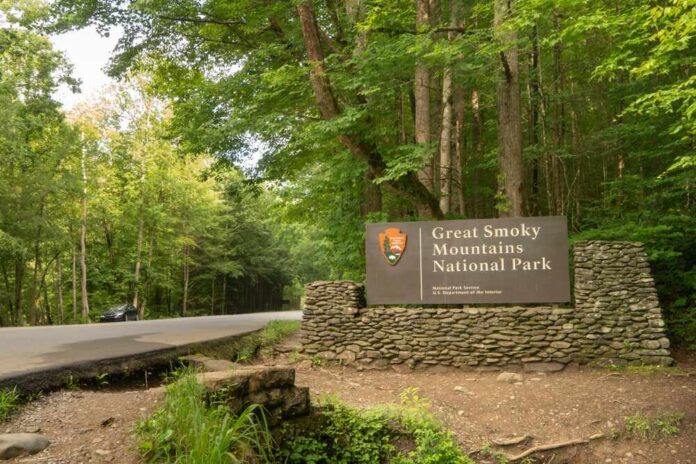 Gatlinburg,,Tn,Us,-,July,6,,2023:,Great,Smoky,Mountain