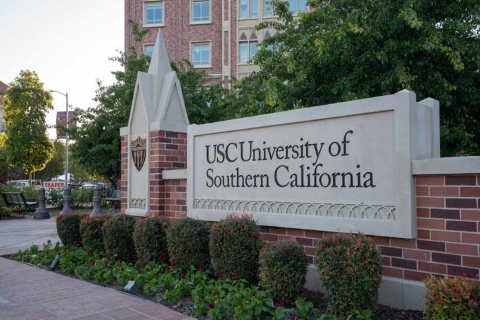 Sign for the University of Southern California on campus